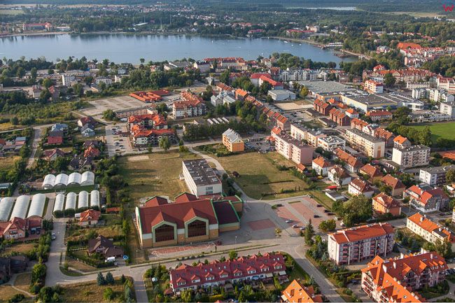 Ostroda, centrum miasta na tle jeziora Drweckiego. EU, Pl, Warm-Maz. Lotnicze.